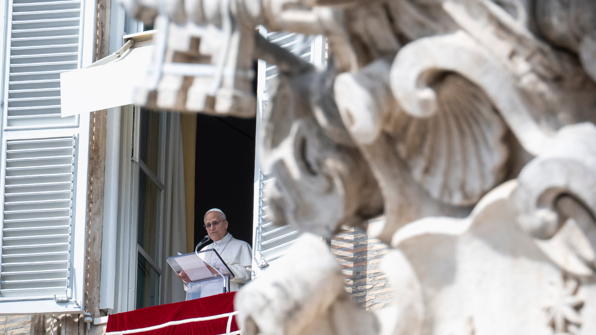 pope-leo-xiv--sunday-angelus-prayer-apostolic-palace
