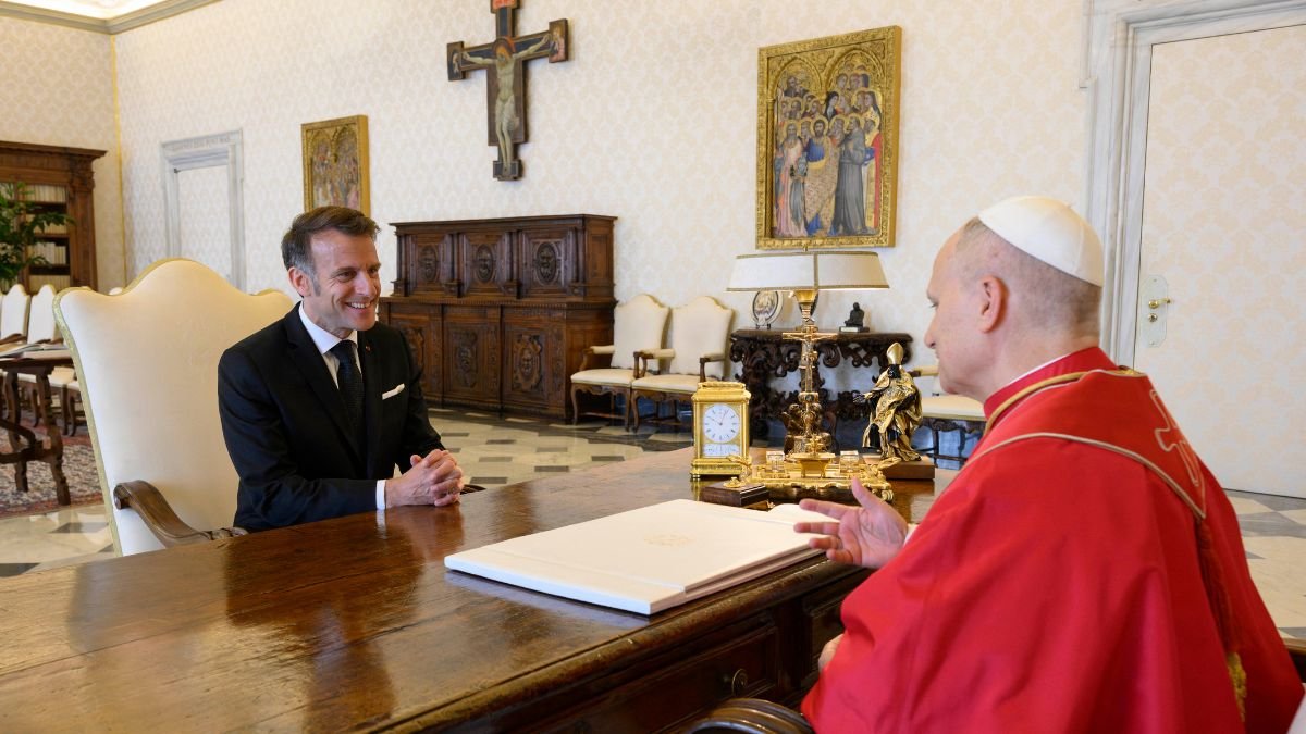 accueil-bureau-leon-xiv-macron-bureau