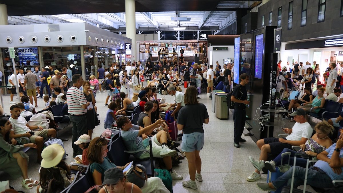busy-airport-flights.jpg