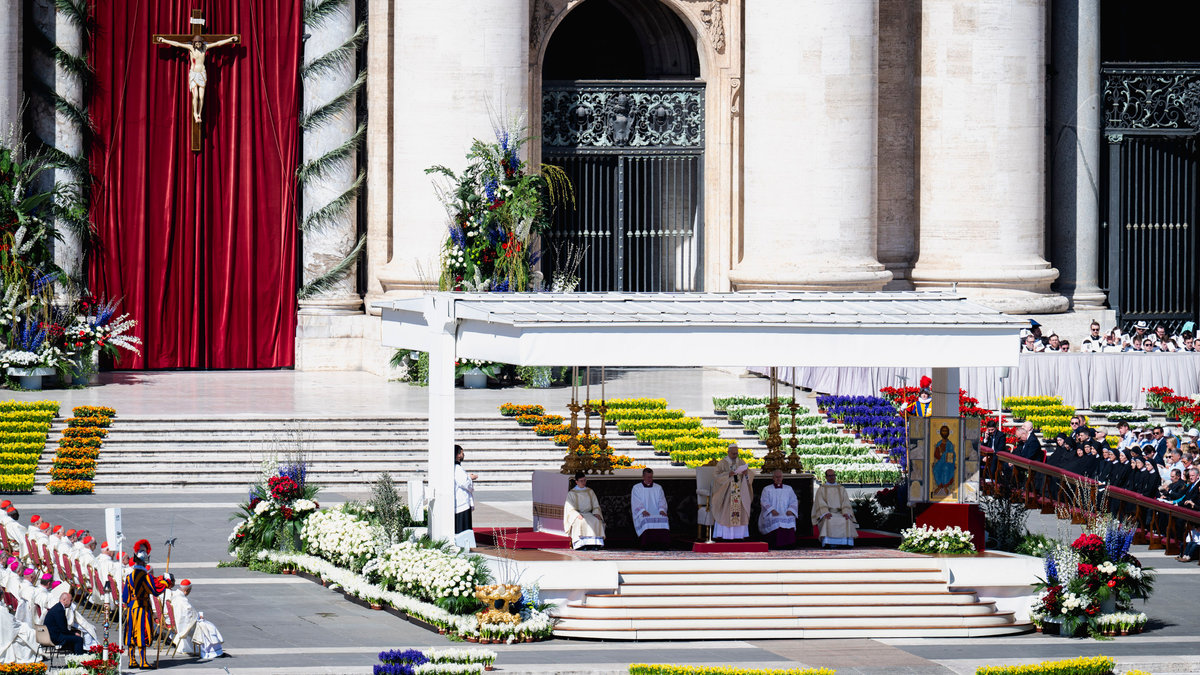 easter-mass-urbi-et-orbi-vatican-pope-leoxiv