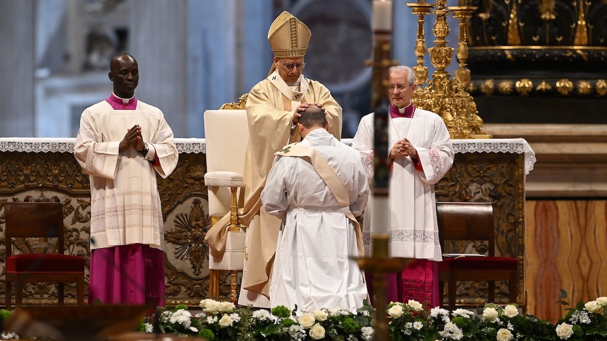 leo-ordains-priests.jpg