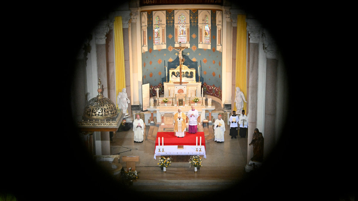 pope-leo-xiv-mass-basilica-st.-augustine-annaba
