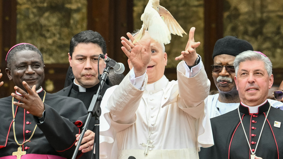 pope-leo-xiv-bamenda-saint-joseph's-cathedral-bamenda-dove-peace-africa
