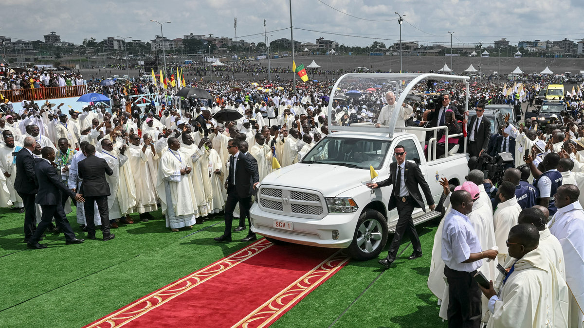 pope-leo-xiv-japoma-stadium-douala-cameroon-africa