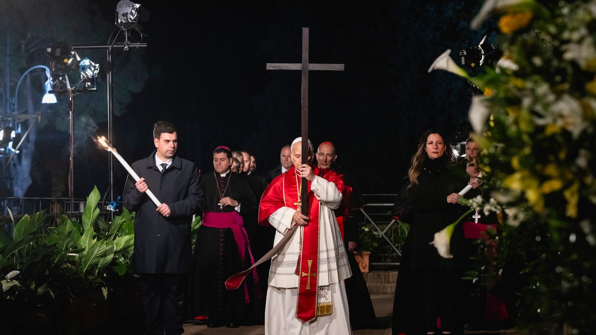 pope-leo-xiv-via-crucis-colosseum-rome