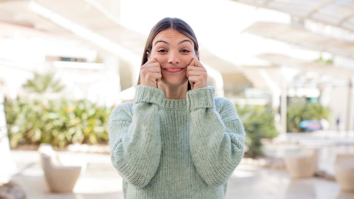 mujer-sonrisa-falsa