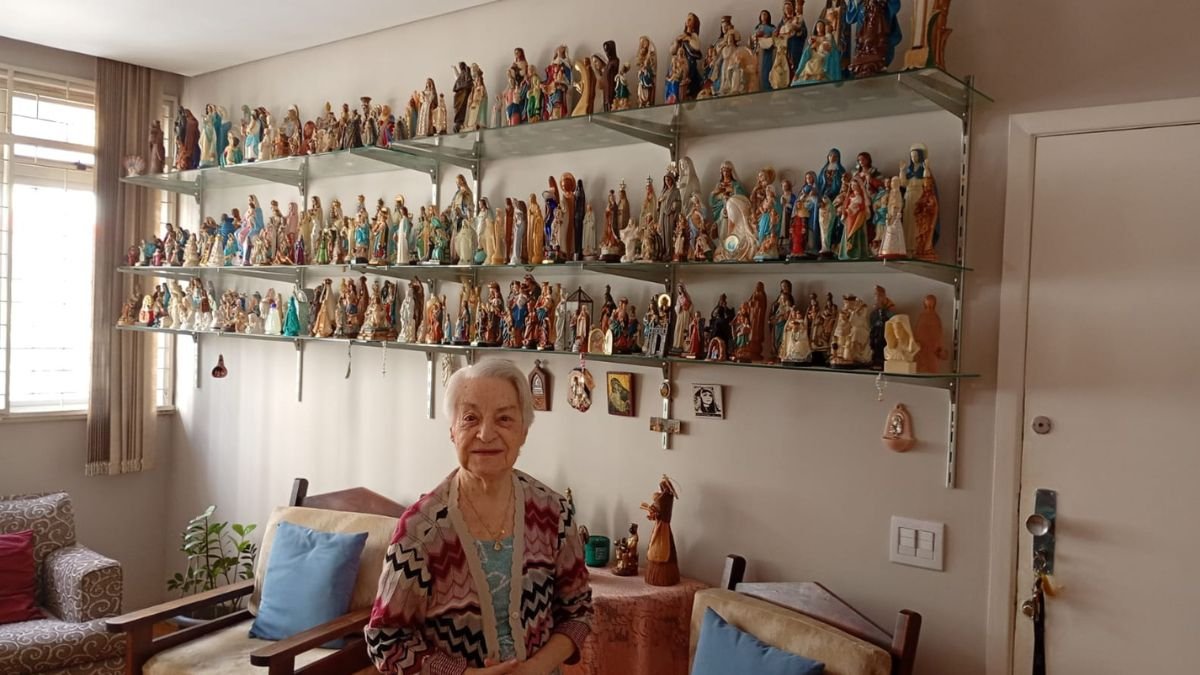 Maria-do-Carmo-Statues.jpg