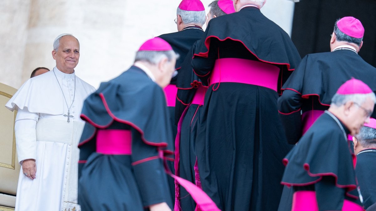 pope-leo-with-bishops.jpg
