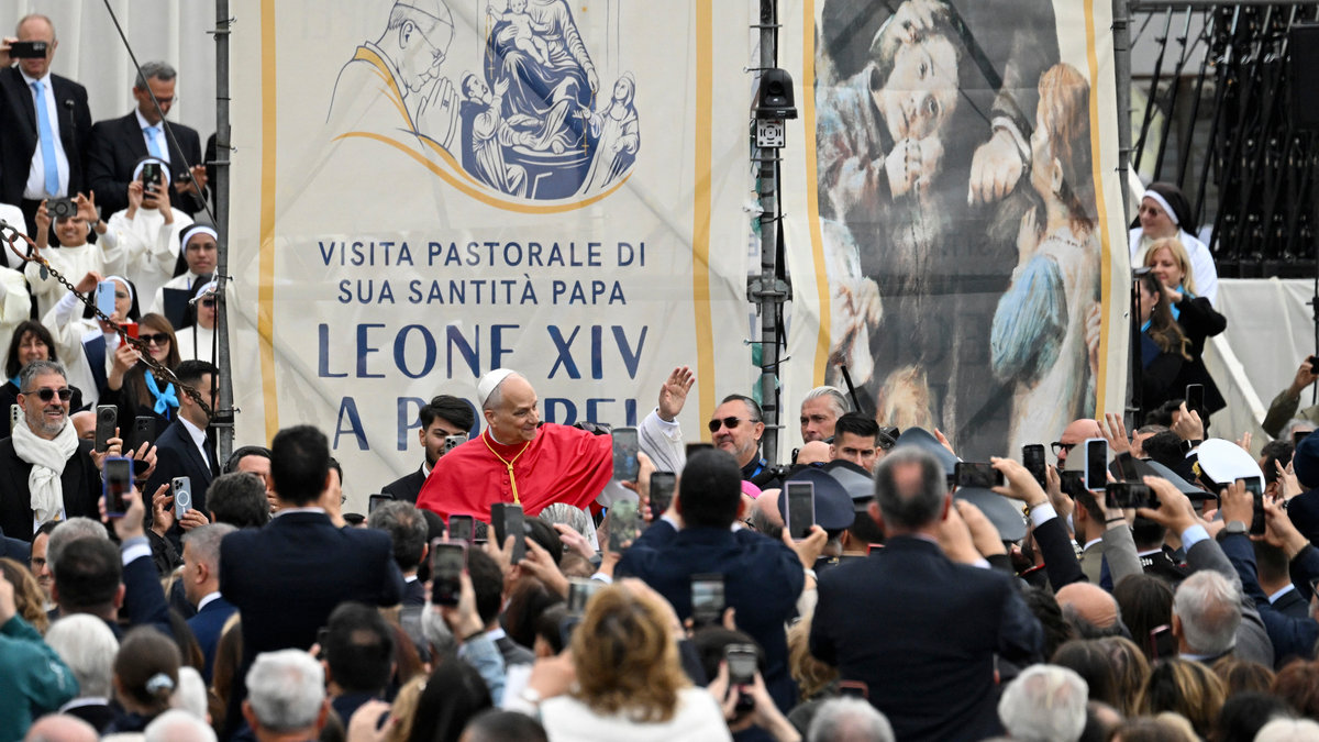 pope-leo-xiv-helicopter-sanctuary-pompei