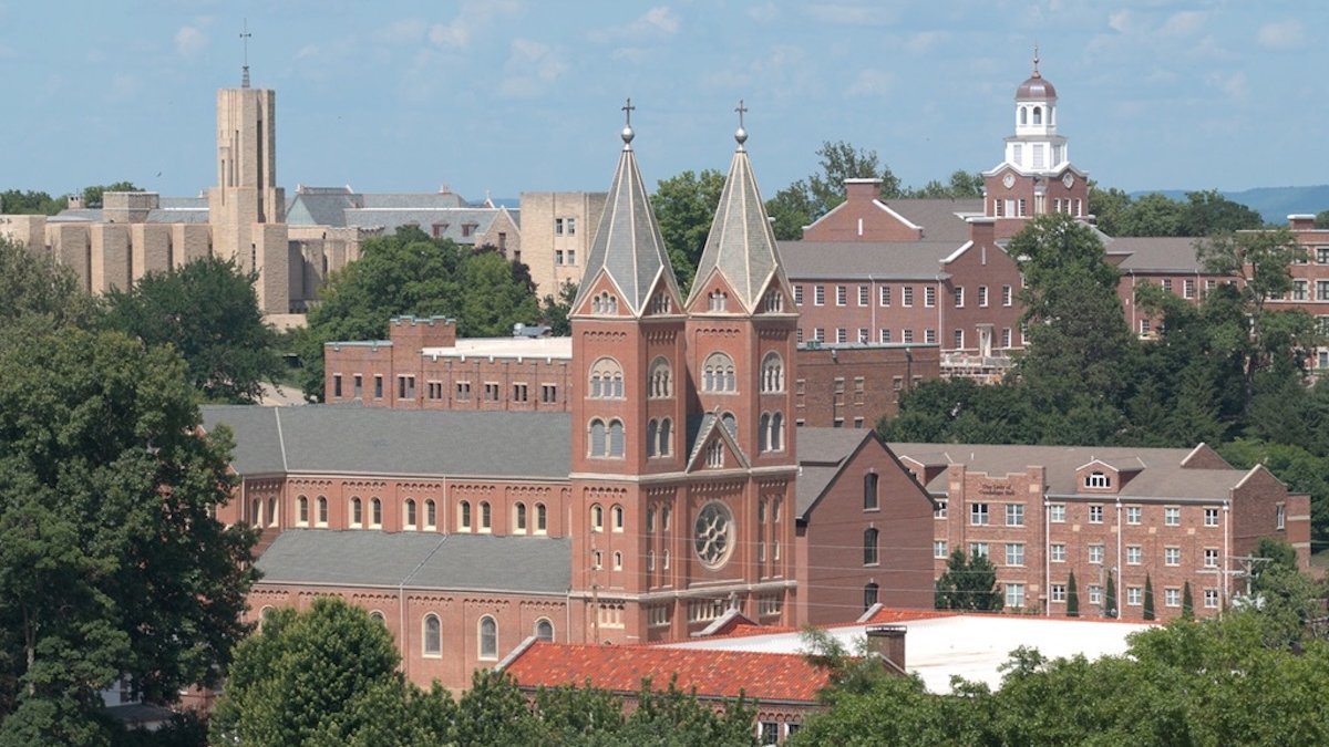 independence-hall-and-campus-benedicitne-photo.jpg