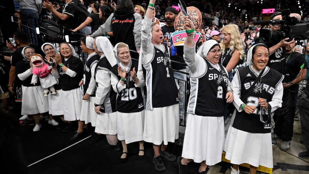 nuns-spurs-basketball.jpg