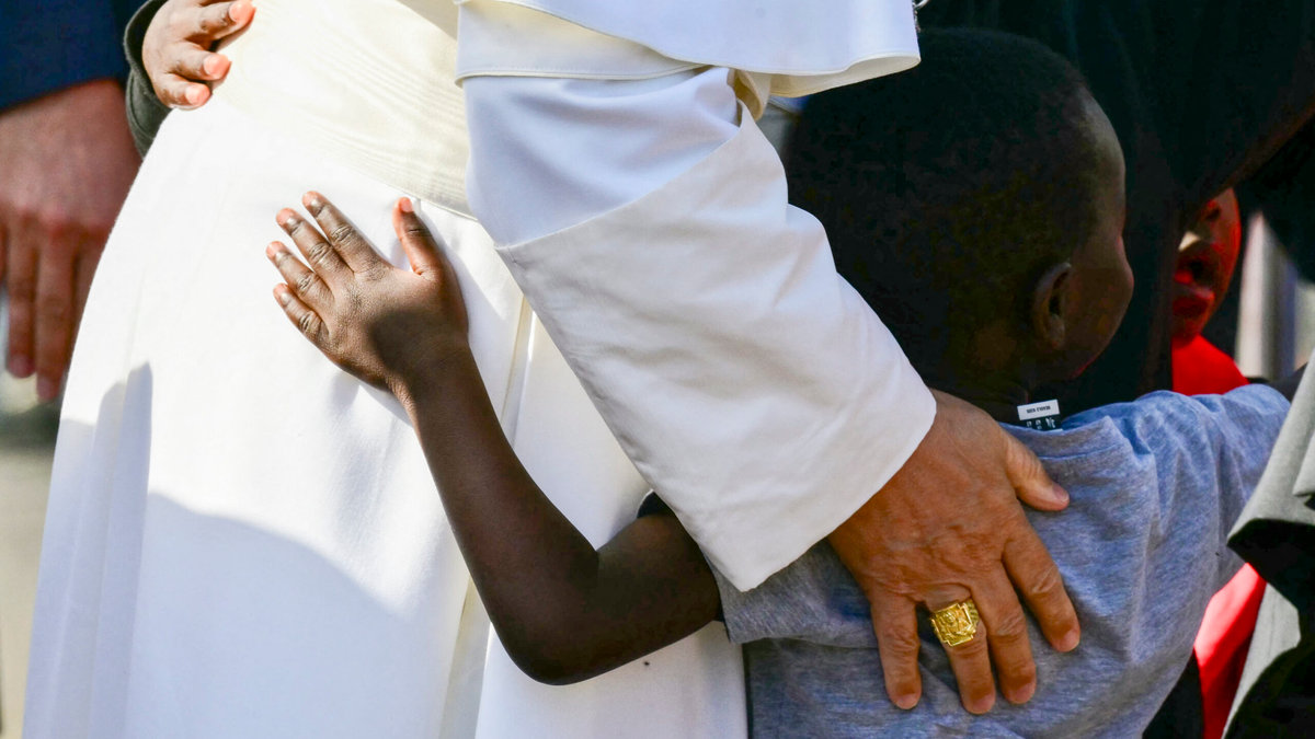 pope-leo-xiv-migrant-bousso-diouf-las-raices-the-roots-san-cristobal-de-la-laguna-canary-island-tenerife