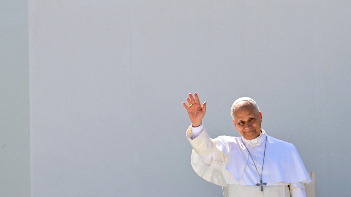 pope-leo-xiv-migrant-bousso-diouf-las-raices-the-roots-san-cristobal-de-la-laguna-canary-island-tenerife