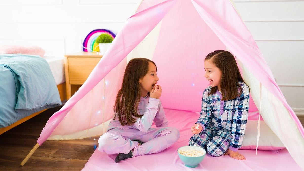 Quand laisser son enfant faire sa première soirée pyjama ?