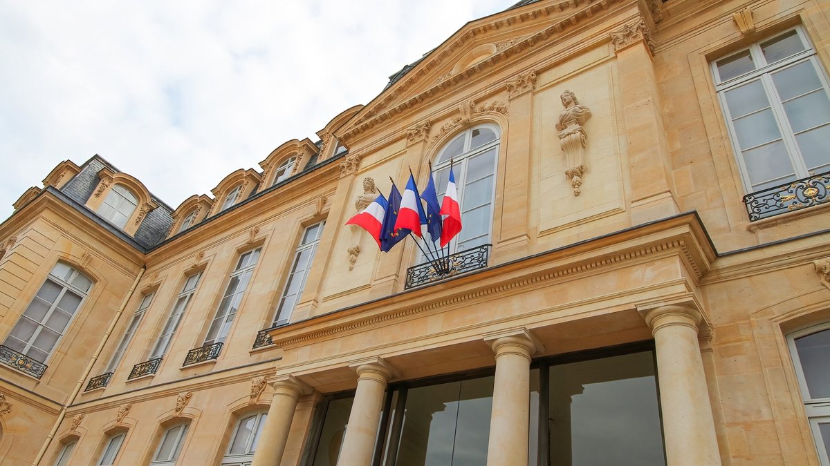 ELYSEE-shutterstock_2594534999.jpg