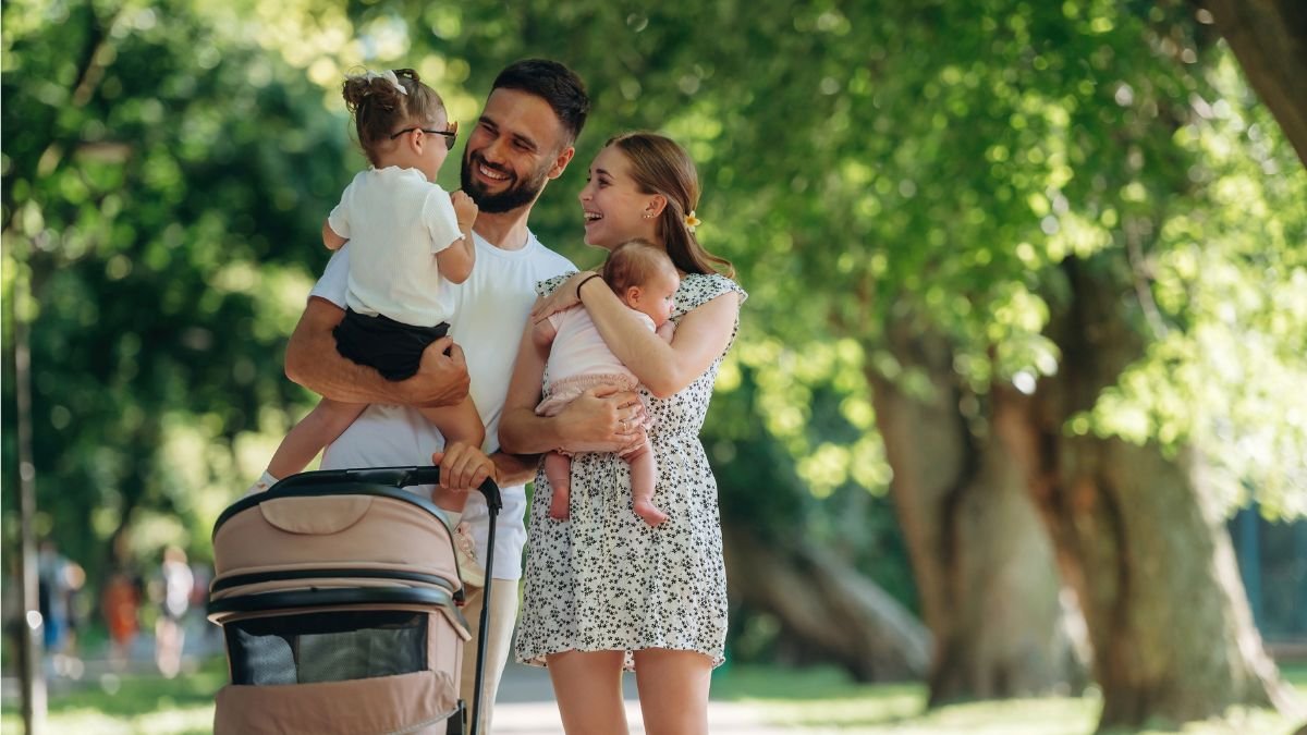 Enfants-balade-rue-parents.jpg