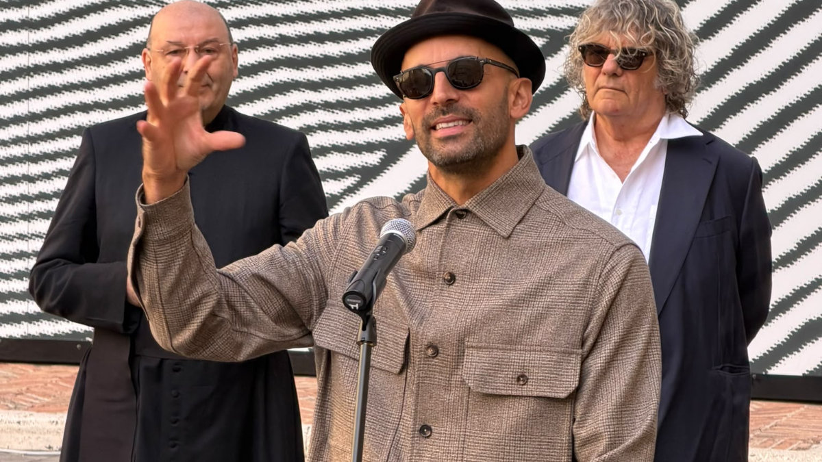 JR-VATICAN-WAVE.jpg