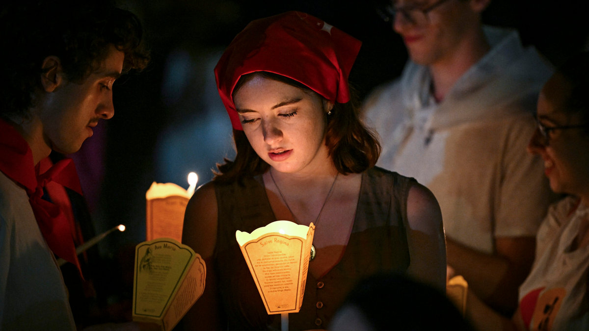 faithfuls-light-candles-basilica-holy-rosary-rosary-prayer-torchlight-procession-pope-leo-xiv-lourdes-france-september-27-2026
