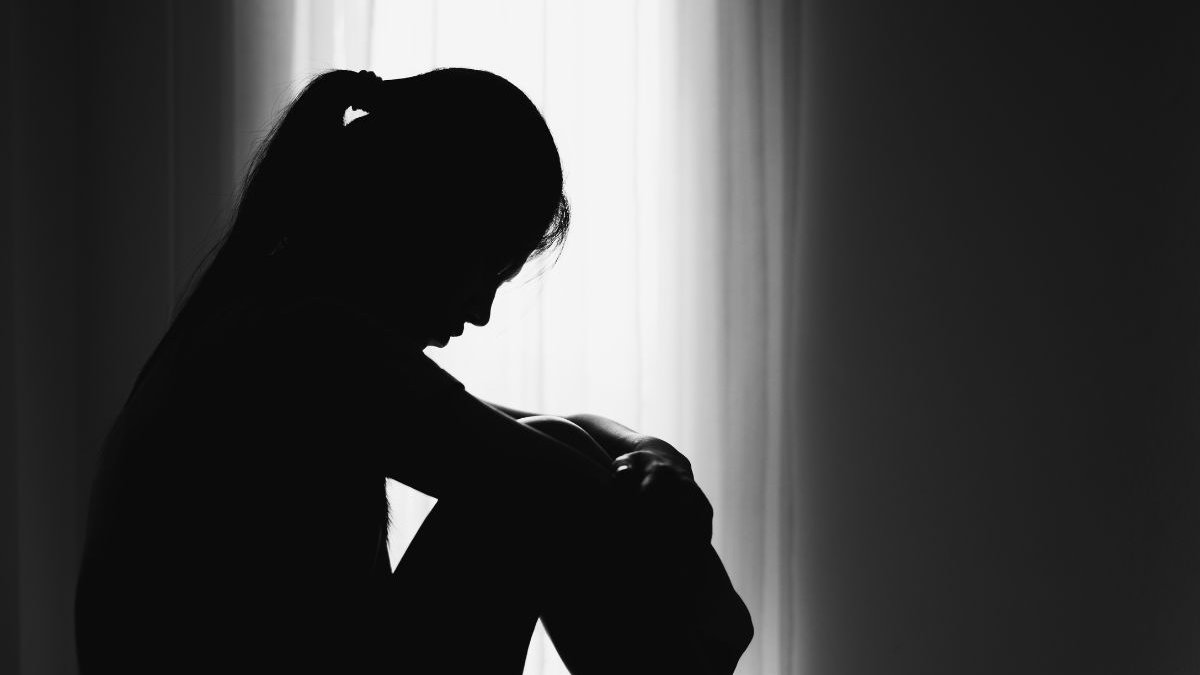 pensamientos suicidas-IA-mujer