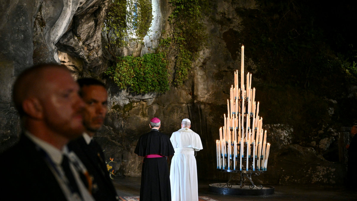 pope-leo-xiv-leads-prayer-worshippers-grotto-massabielle-lourdes-france-september-26-2026-afp-000_C9FU9FB.jpg