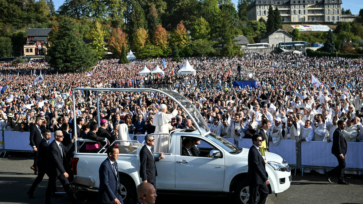 pope-leo-xiv-waves-worshippers-papamobile-arrives-mass-prairie-shrine-our-lady-lourdes-france-september-27-2026