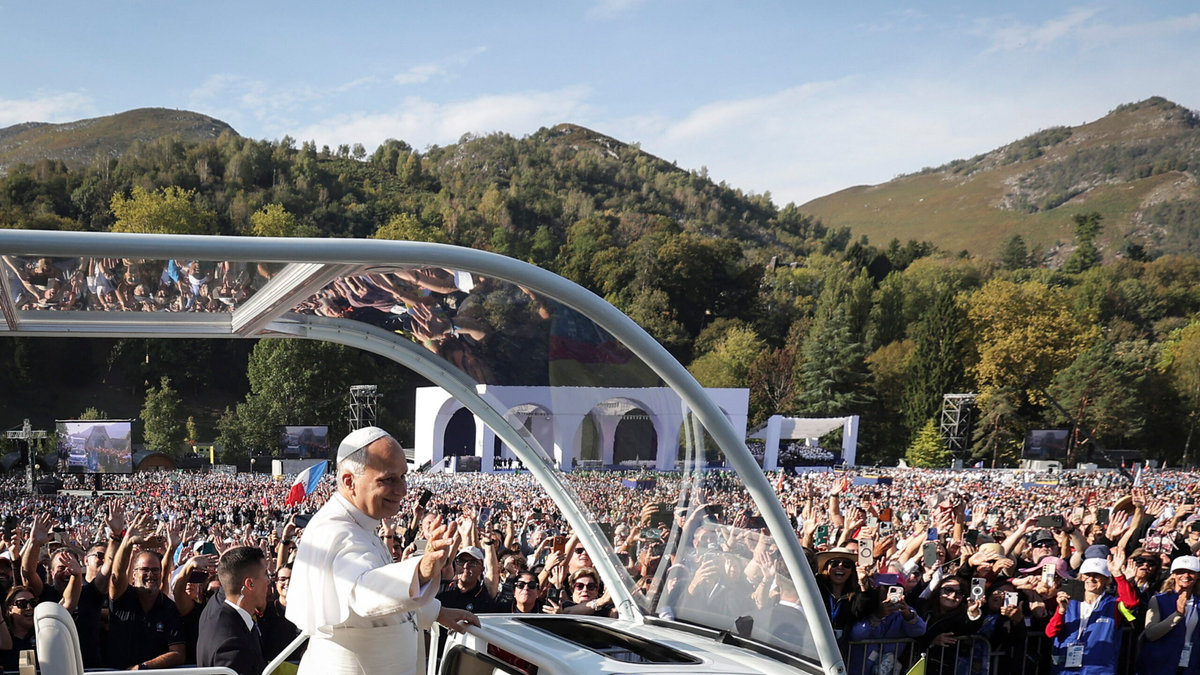 pope-leo-xiv-waves-worshippers-papamobile-arrives-mass-prairie-shrine-our-lady-lourdes-france-september-27-2026