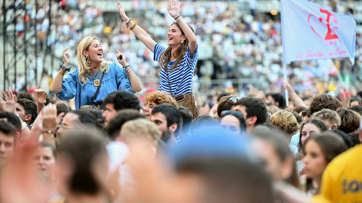 youth-concert-prayer-vigil-pope-leo-xiv-stade-de-france-saint-denis-paris