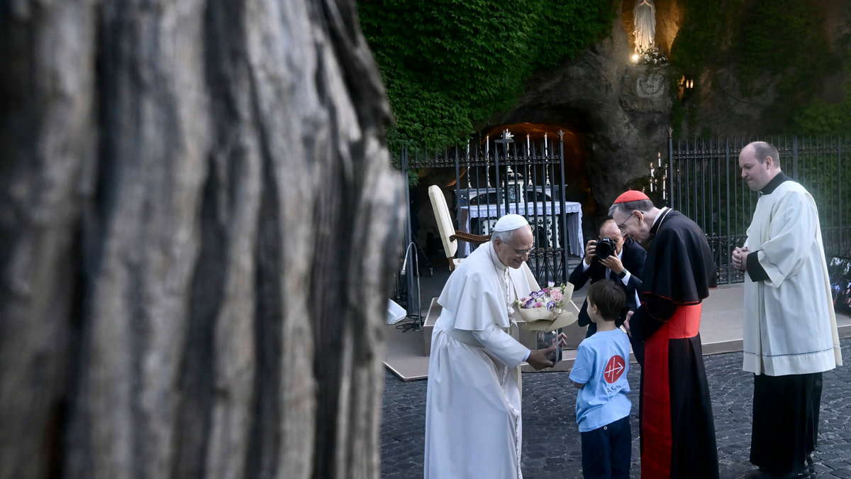 pope-leo-xiv-one-million-children-prayin-rosary-lourdes-grotto-vatican
