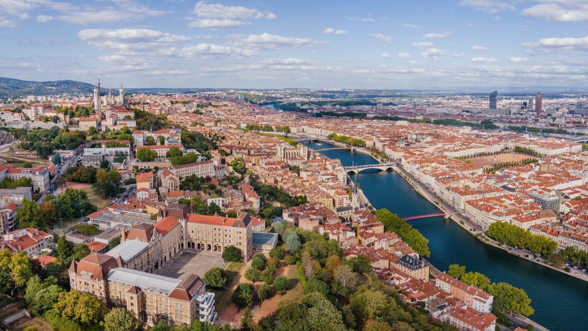 ville-de-lyon-shutterstock