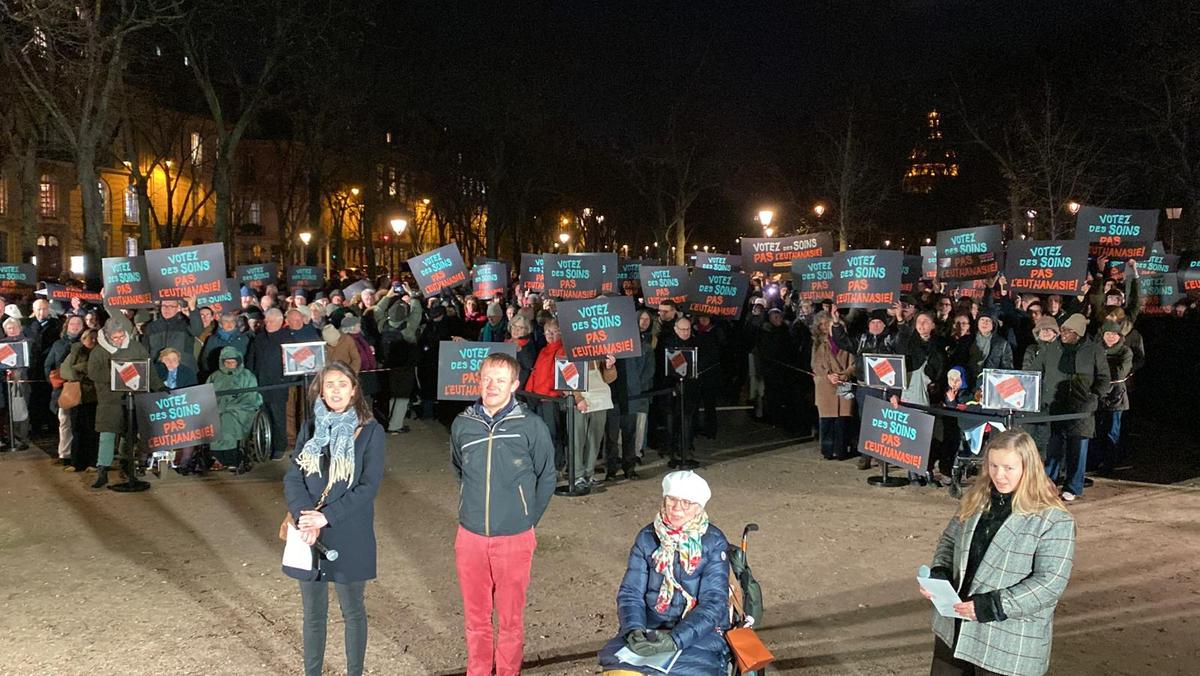 MANIFESTATION-FIN-DE-VIE-ASSEMBLEE-NATIONALE