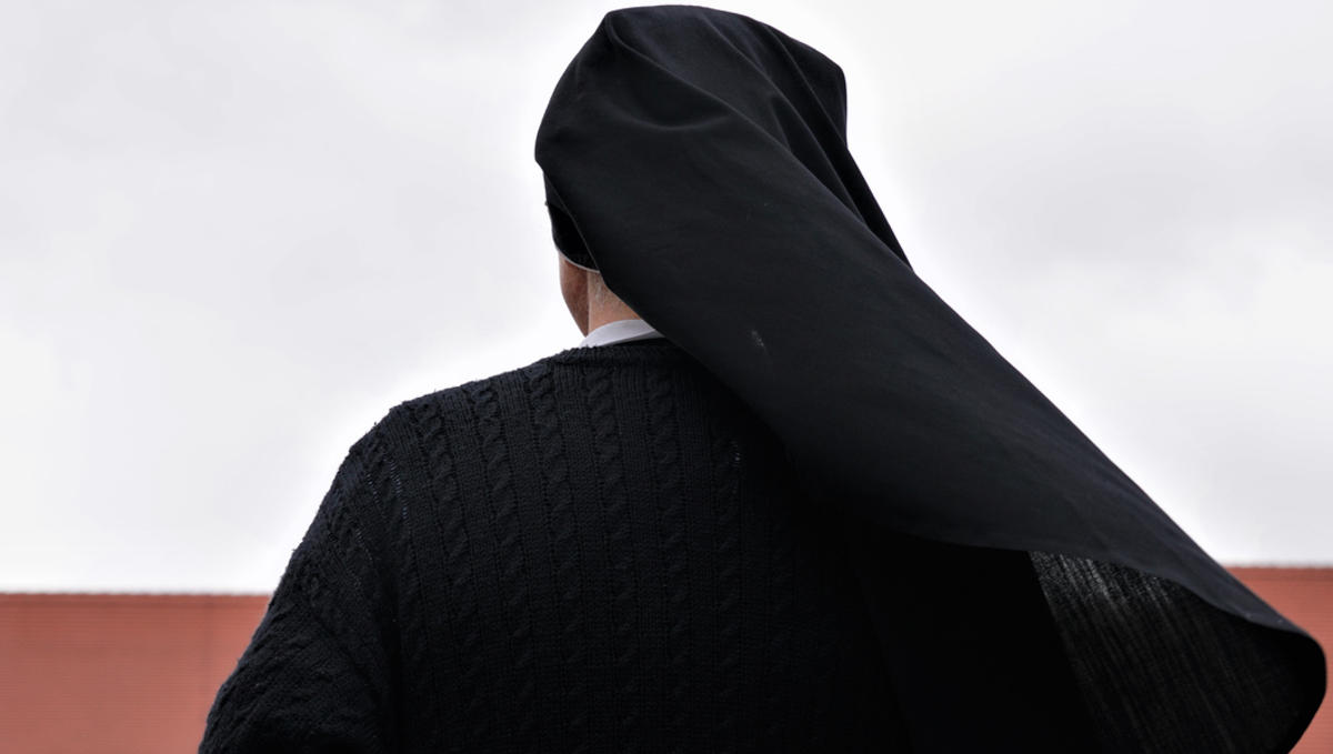 NUN,