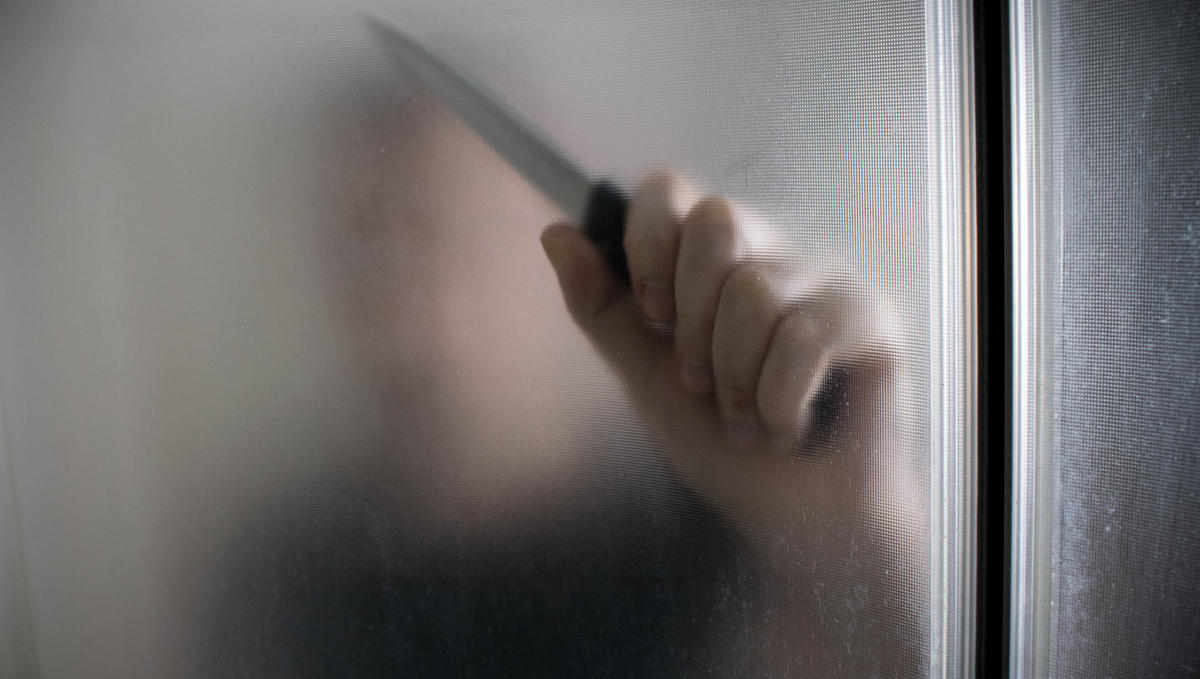 MAN, KNIFE, CRIME