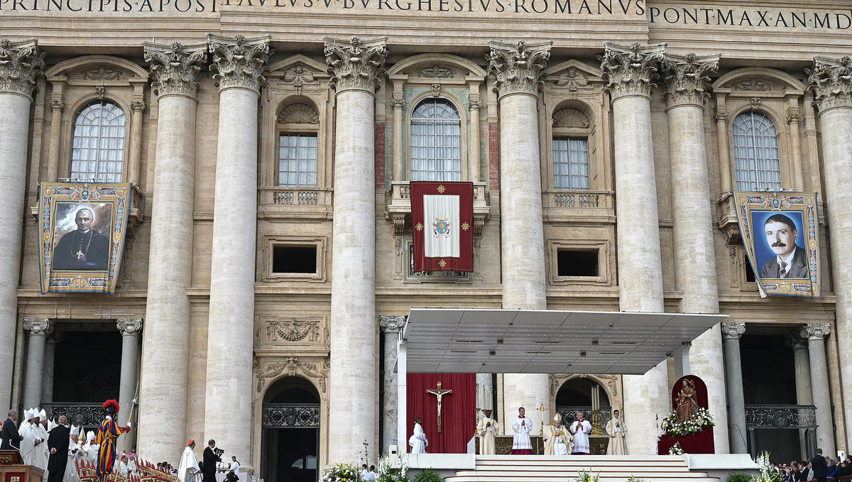 Pope-Francis-presides-the-canonization-mass-of-Artemide-Zatti-and-Giovanni-Battista-Scalabrin-AFP