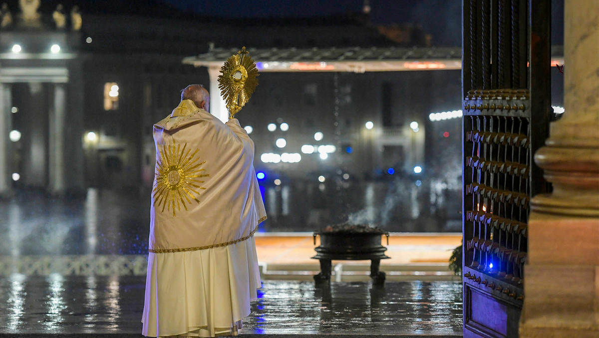 The-10-gestures-of-Pope-Francis-that-shed-light-on-his-pontificate-AFP
