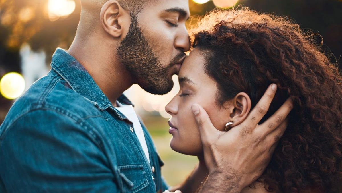 besos en la pareja y en la Biblia
