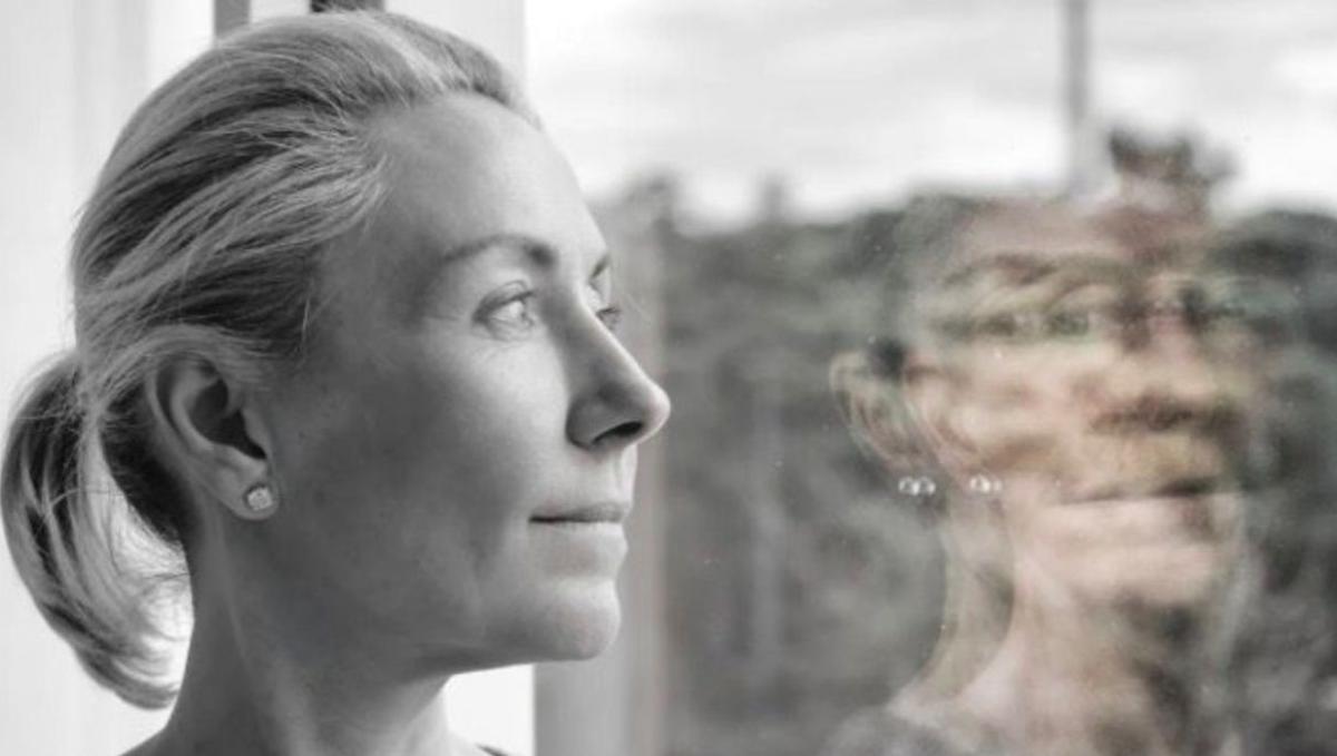Claire a enfoui le traumatisme du viol qu'elle a subi enfant. Aujourd'hui, dans son livre "À cœur vaillant", paru chez Fayard, elle choisit de raconter son histoire pour offrir un message d'espoir à ceux qui traversent l'indicible.