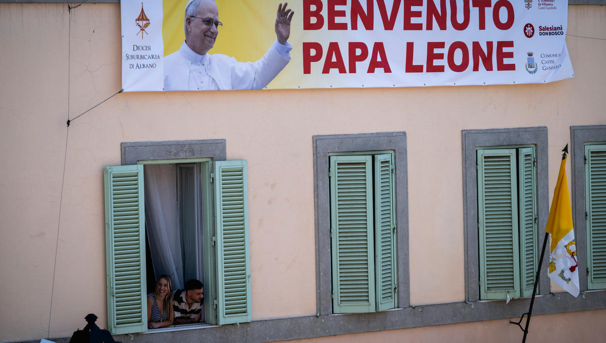 pope-leo-xiv-angelus-castel-gandolfo