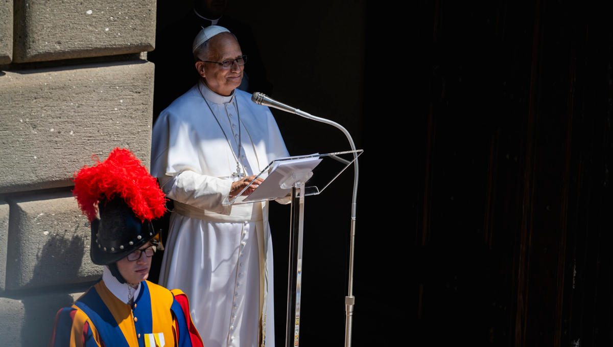 pope-leo-xiv-angelus-castel-gandolfo
