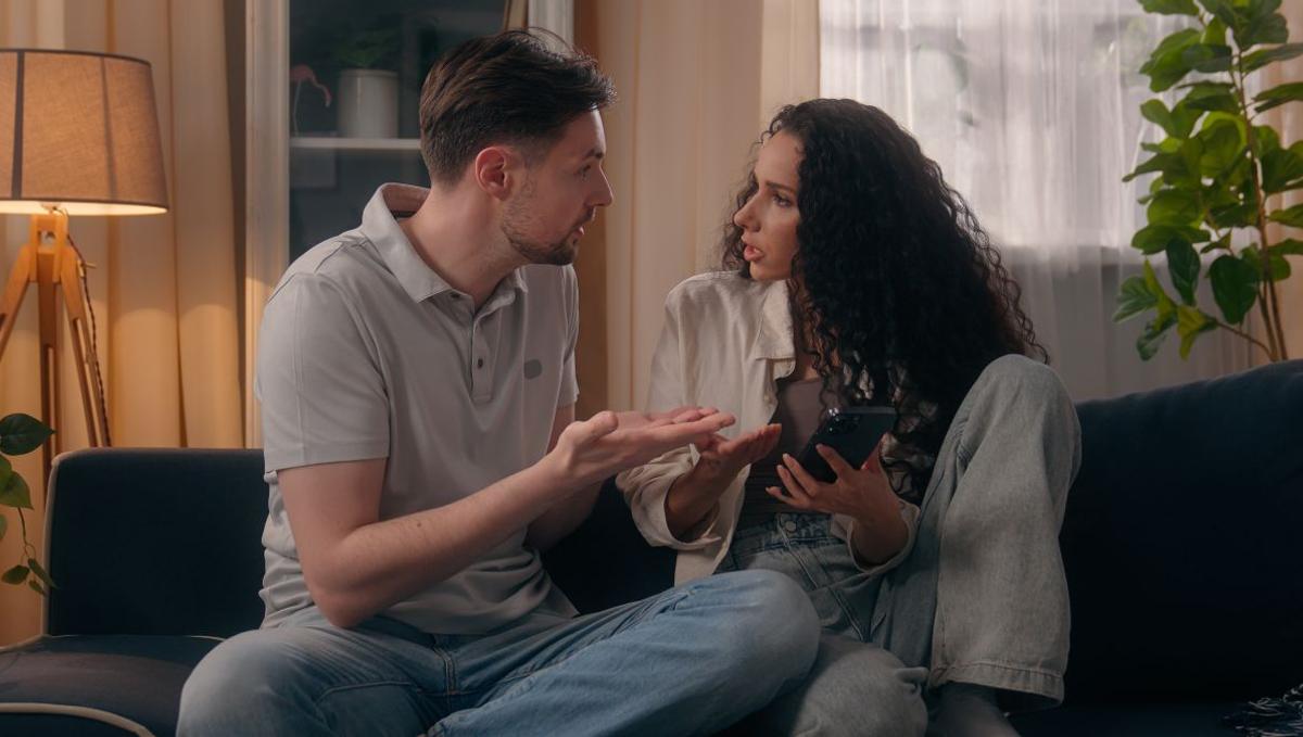 Pareja-matrimonio-smartphone