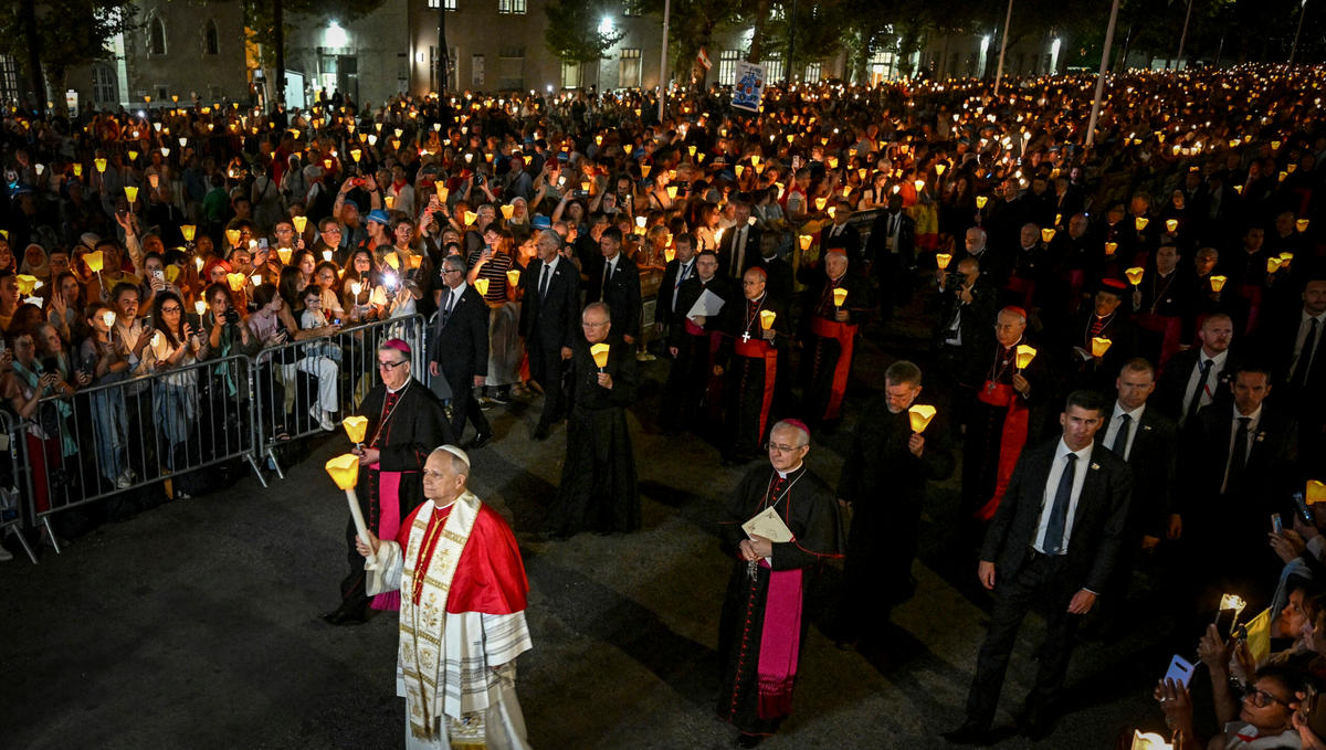 pope-leo-xiv-torchlight-procession-rosary-prayer-shrine-our-lady-lourdes-france-september-27-2026