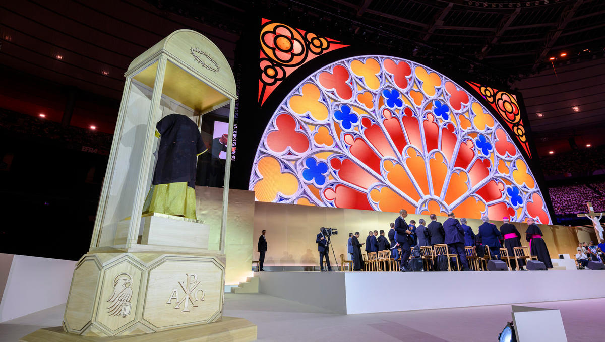 pope-leo-xiv-prayer-vigil-french-saints-at-stade-de-france