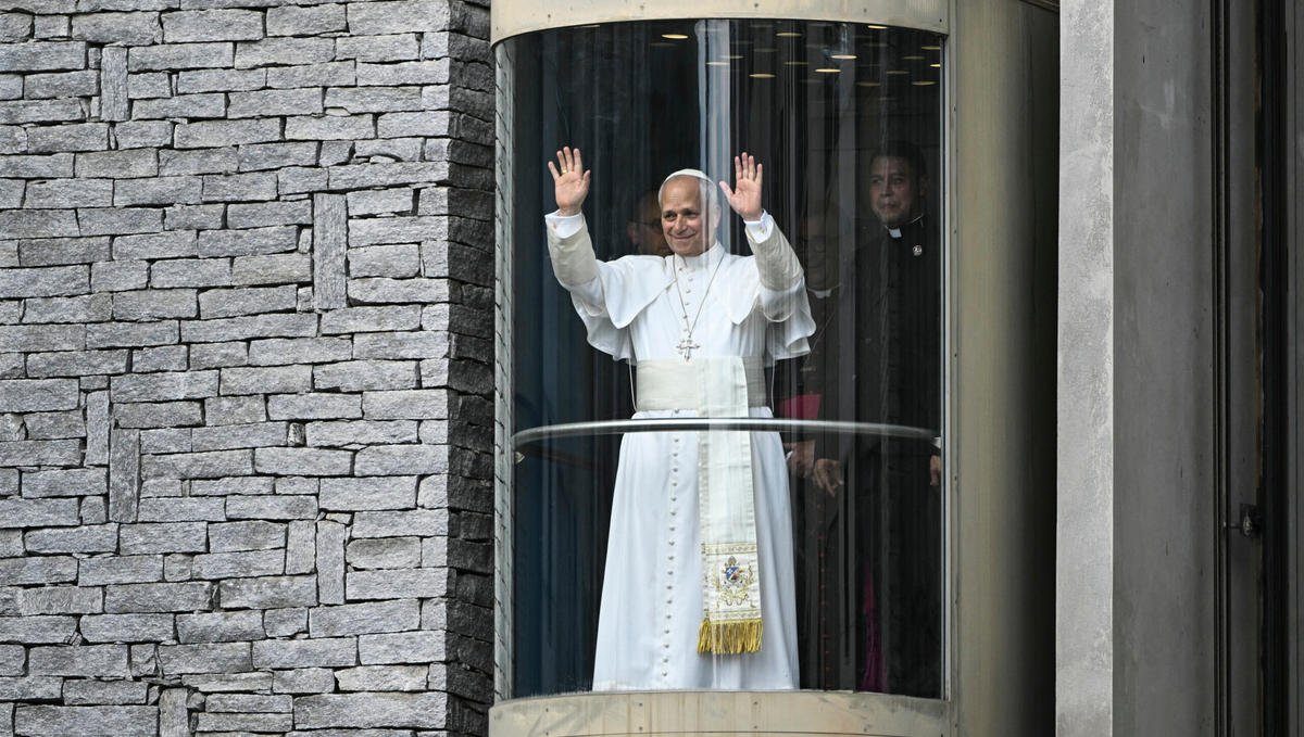 pope-leo-xiv-waves-crowd-elevator-leaves-accueil-notre-dame-lourdes-france-september-27-2026