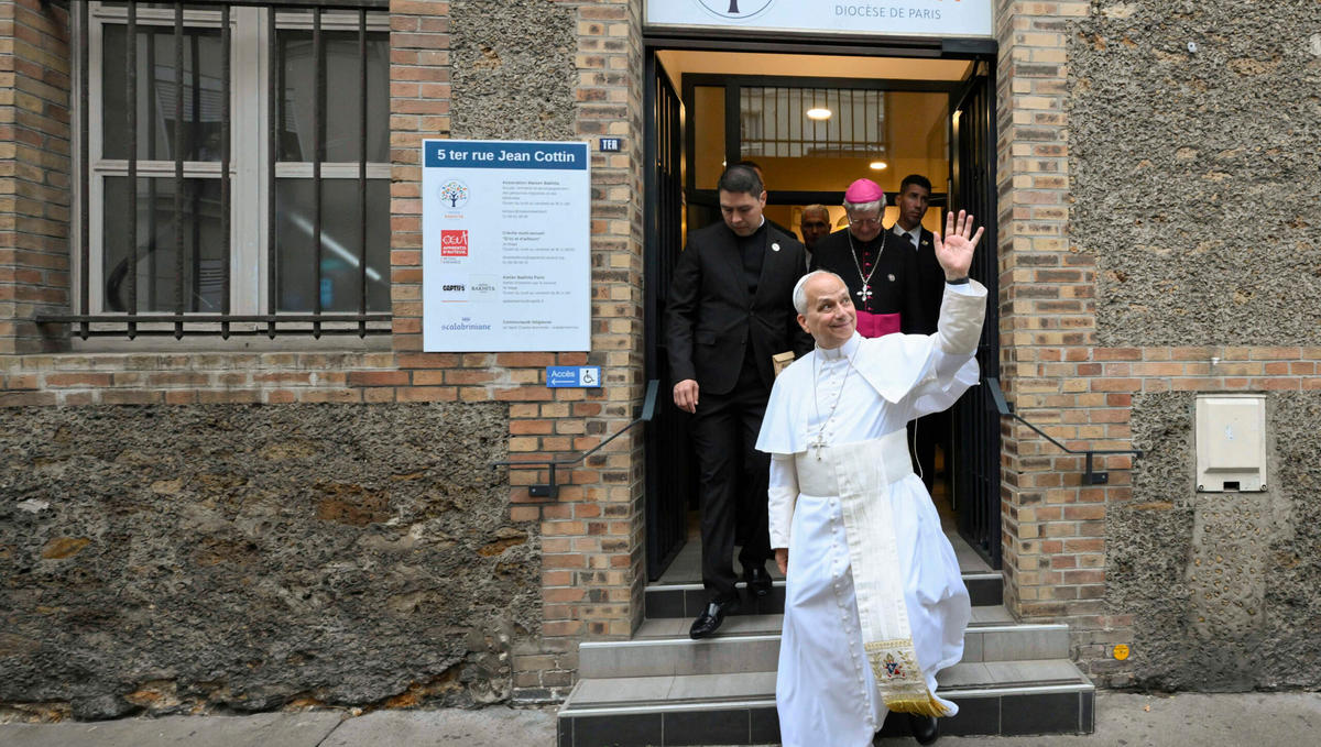 pope-leo-xiv-waves-departure-maison-bakhita-paris-france-september-26-2026