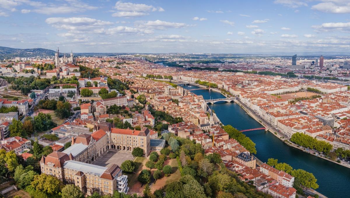 ville-de-lyon-shutterstock