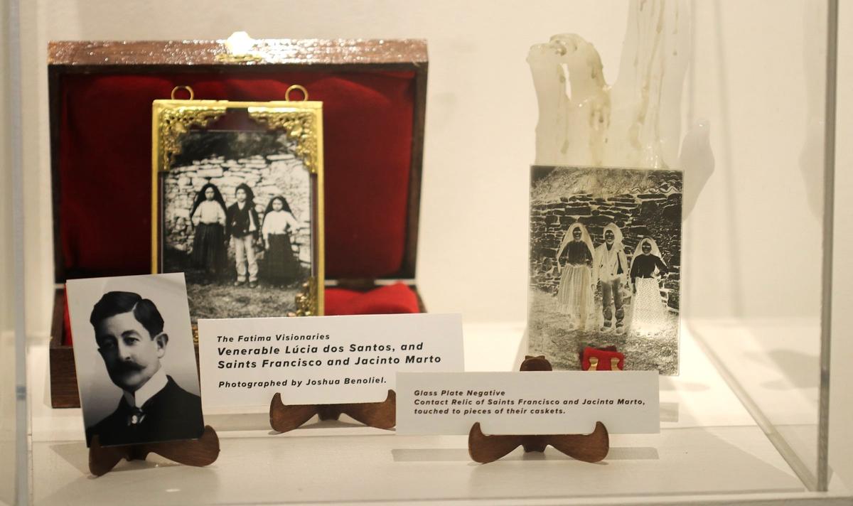 "Felt Presence" art installation - photo and negative of the Fatima visionaries