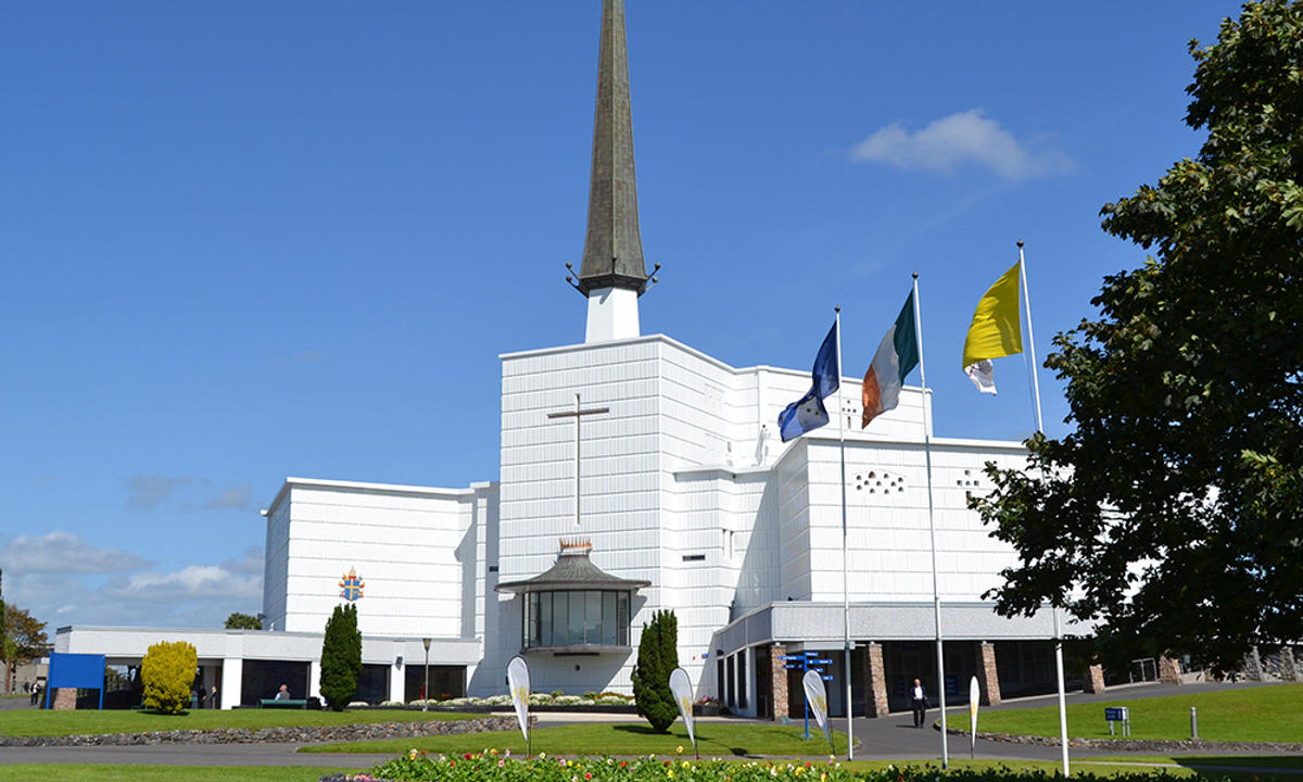 {"rendered":"Knock, le Lourdes irlandais"}