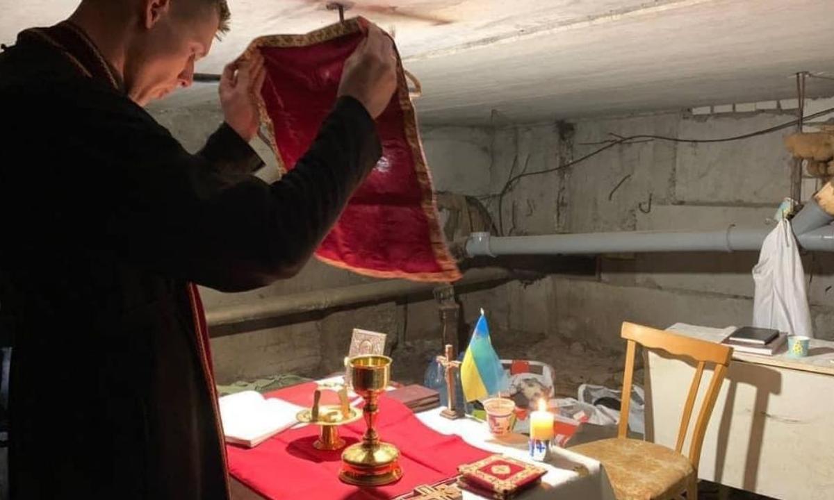 [EN IMAGES] Ukraine : ils continuent à prier malgré la guerre