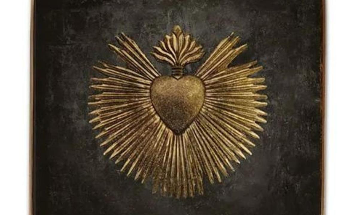 {"rendered":"Dix objets pour mettre le Sacr\u00e9 coeur \u00e0 l’honneur chez soi"}