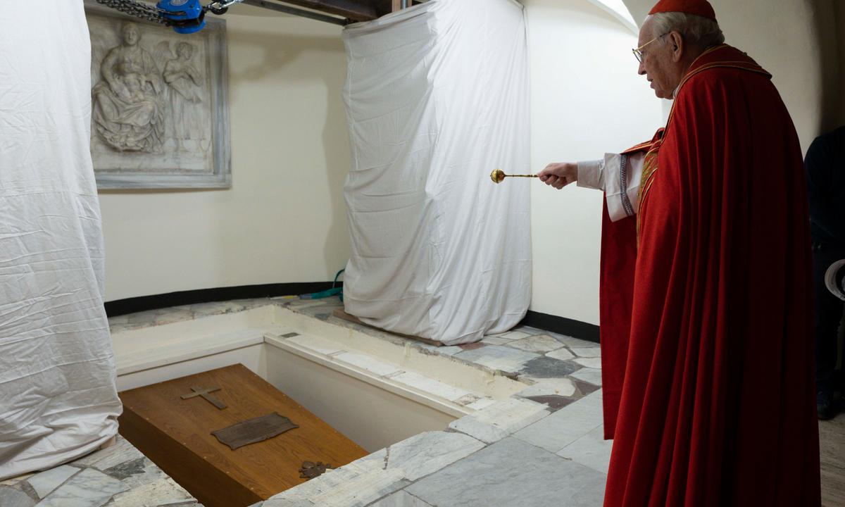 Prve fotografije groba Benedikta XVI.