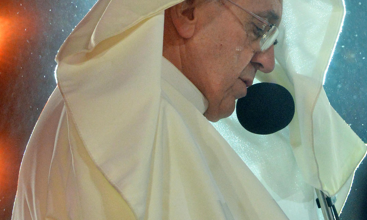 {"rendered":"(Slideshow) Pope of the peripheries"}